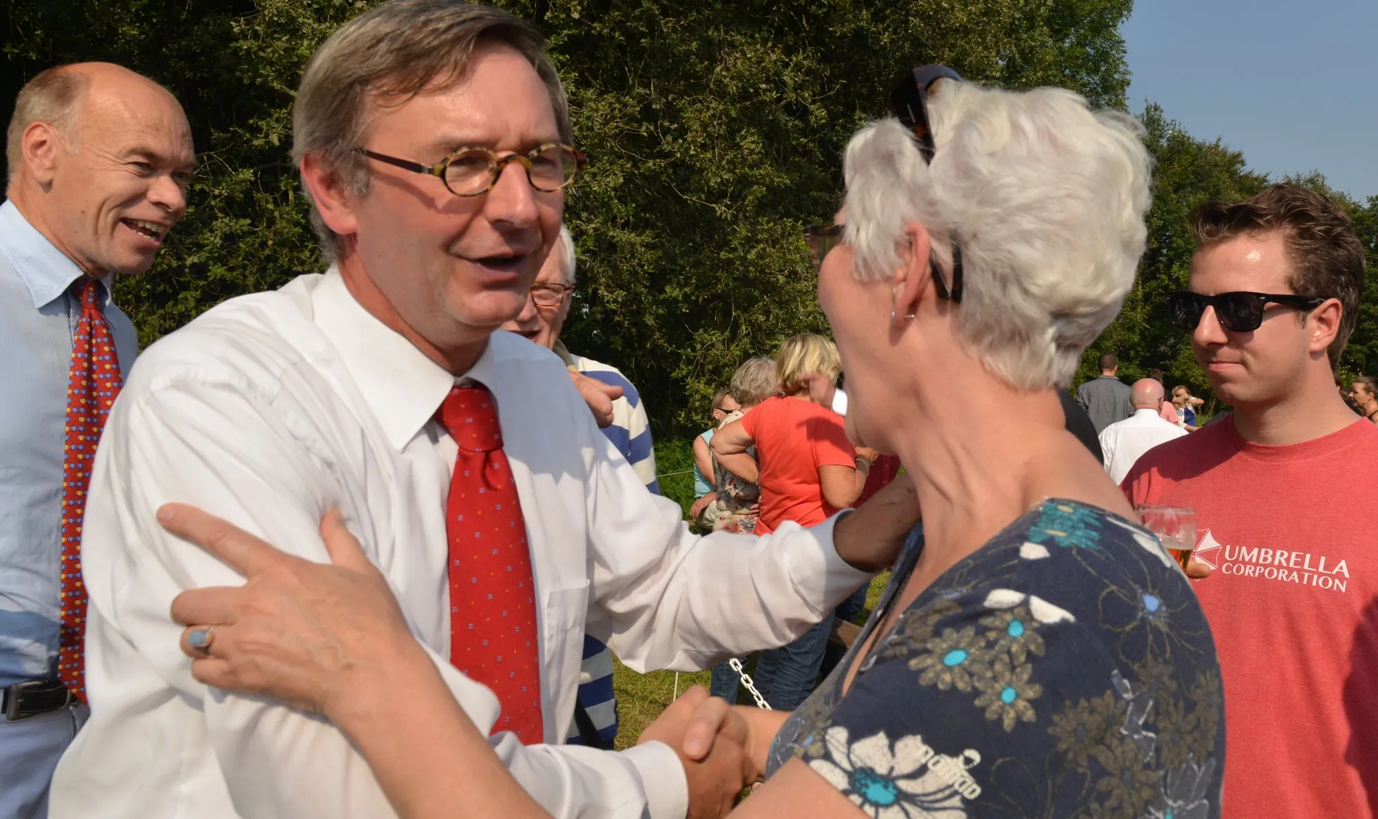 Vele plaatselijke schonen waren vol verwachting wie Koning Gijs Wildeboer (96e schot, 2e ronde) als koningin zou kiezen. Het werd Willy Hulshof.