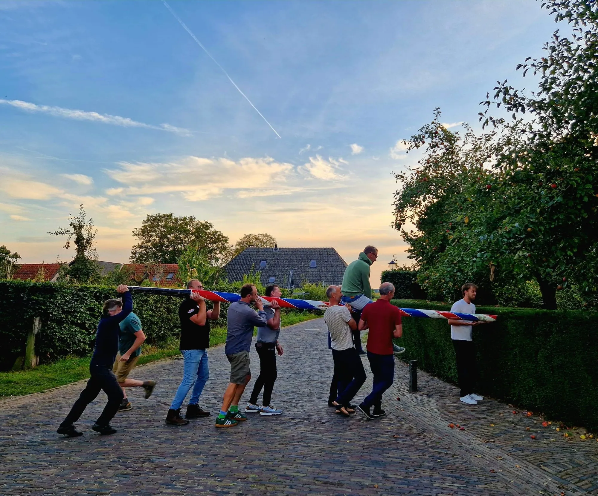 De in 2024 geknakte schacht doorstond, dankzij een grondige restauratie, de rondgang met de nieuwe koning met glans!